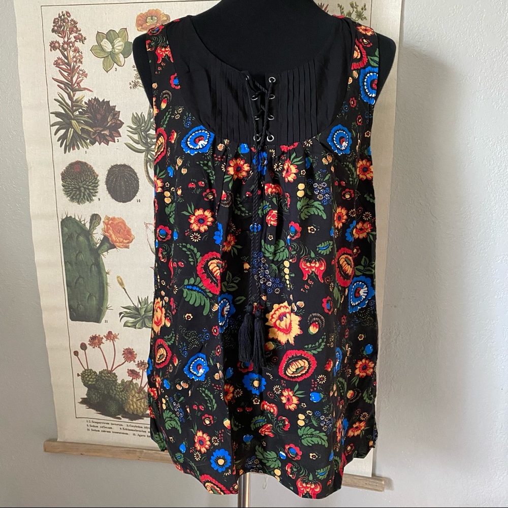 NWOT ModCloth Masterpiece Sleeveless Lace-Up Top in Folksy Floral Print